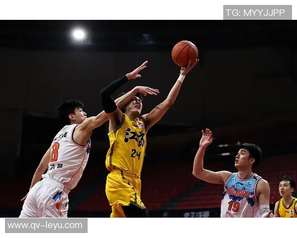 哈克斯开季表现出色场均157分7篮板期待保持健康状态